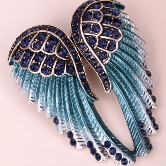 New! Angel Wings Crystal Brooch - Picture 6 of 10